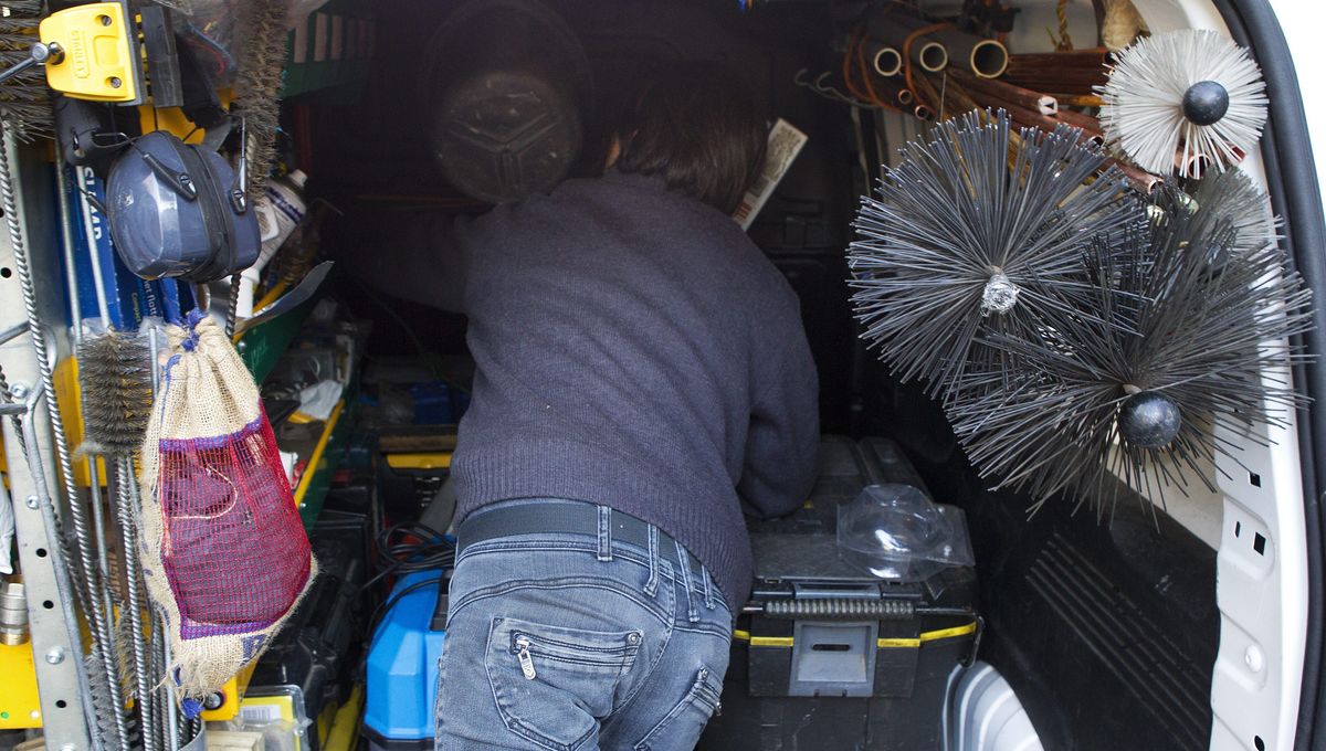 ARTISANS ATTENTION - VOLS À LA ROULOTTE  