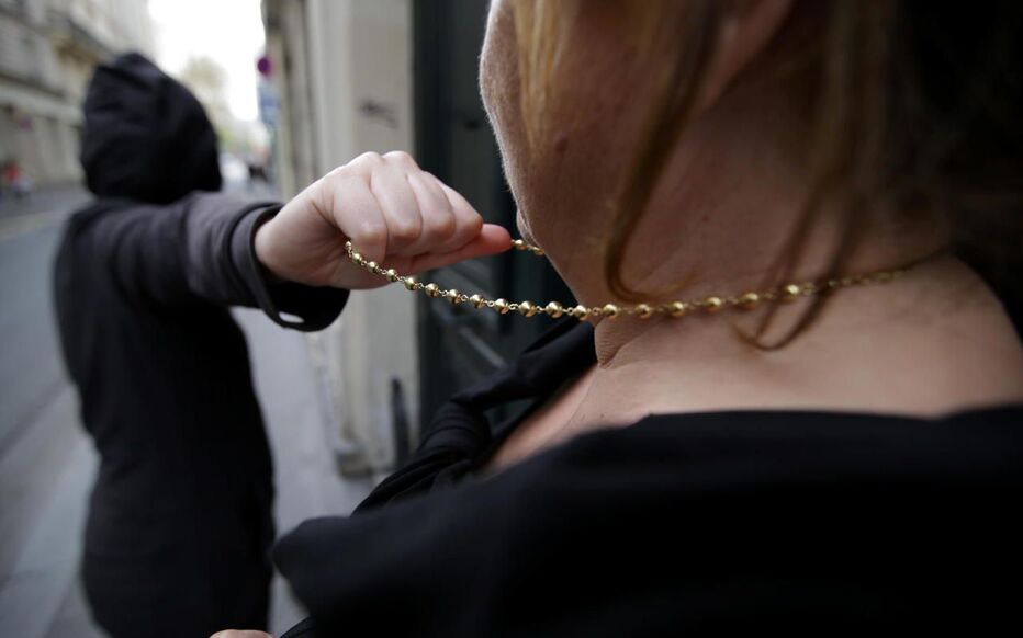 Mise en garde – Vols à l’arracher, vol par ruse. 